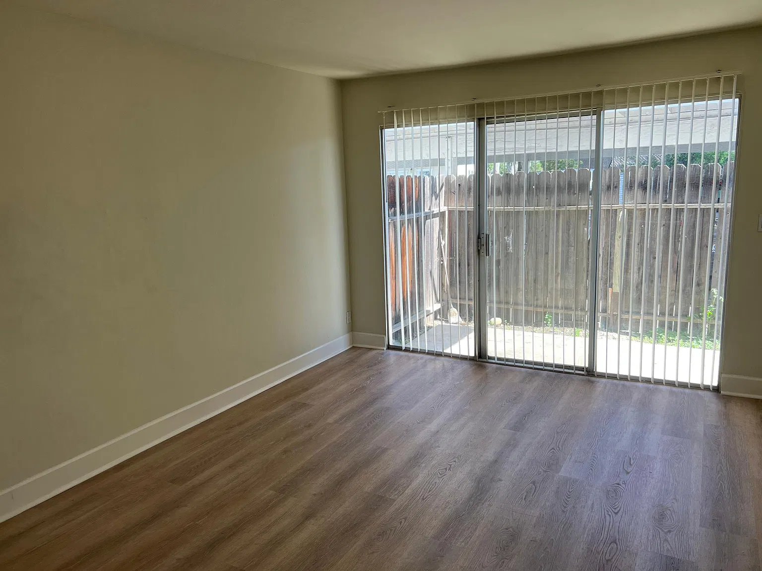 1 bed, 700 sqft, $2,100 — Photo 3