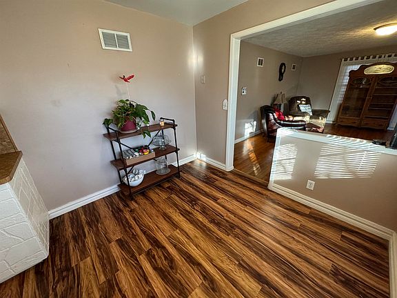 5th image of 602 S Poplar