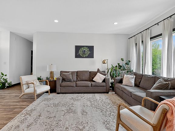 4th image of 851 Willowmere Dr