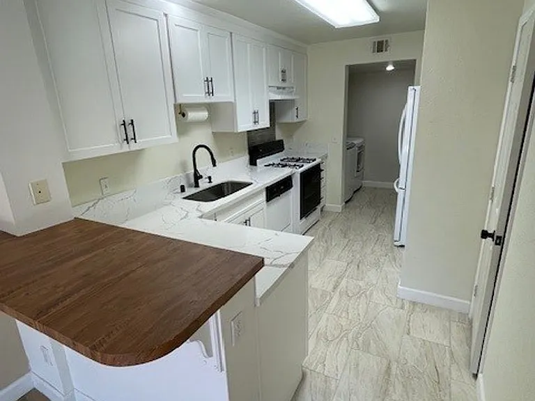 8401 Sewards Bluff Ave — Photo 13