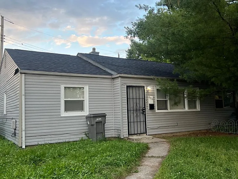 6154 Commodore Dr — Photo 2