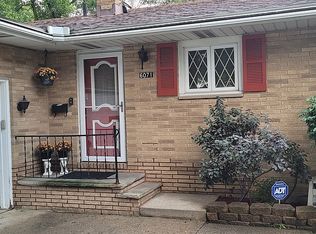 6071 Thunderbird Dr, Maple Heights, OH 44137