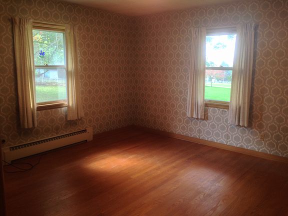 5th image of 208 Church St