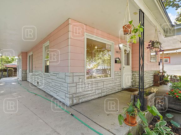 4th image of 1813 W Mission Ave #2