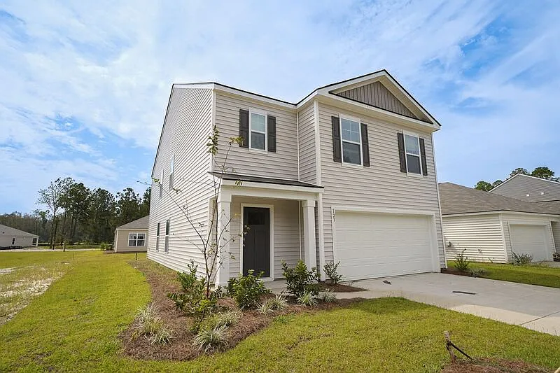5 bed, 3.0 bath, 2361 sqft, $2,300 — Photo 4