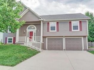 2228 NE Summerfield Dr, Blue Springs, MO 64029
