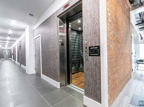 4th image of 300 Hoyt St APT 105
