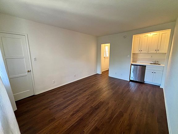 4th image of 4363-4377 Sunset Dr #4371