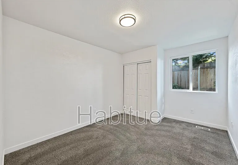 2041 E Oakridge Ct — Photo 17