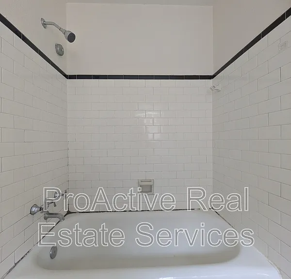 1605 Hampton Blvd #2 — Photo 9