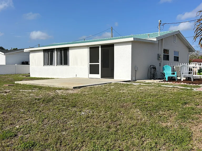 9399 Sun Isle Dr NE — Photo 4