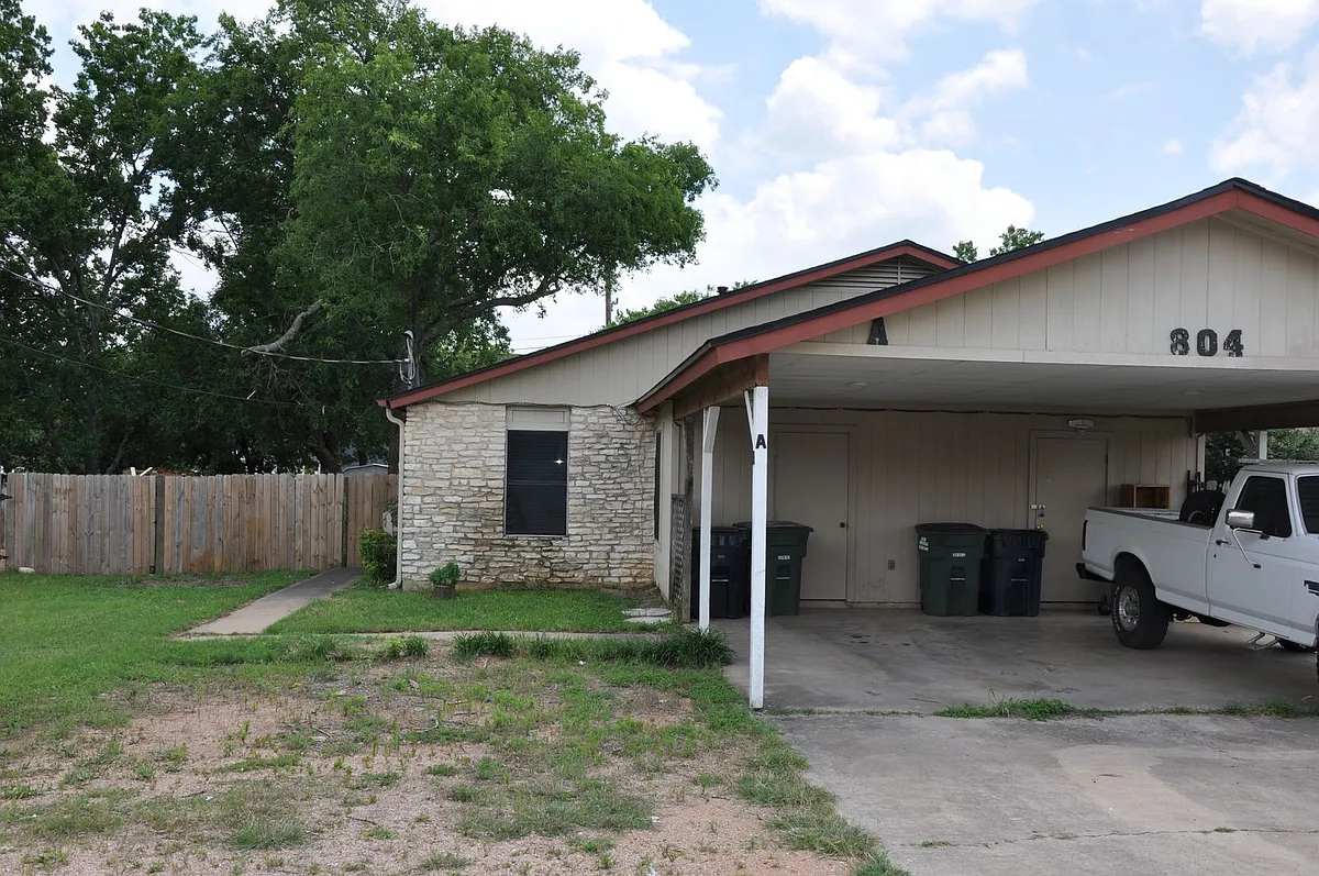 Building Photo - 804 Osage Dr #A