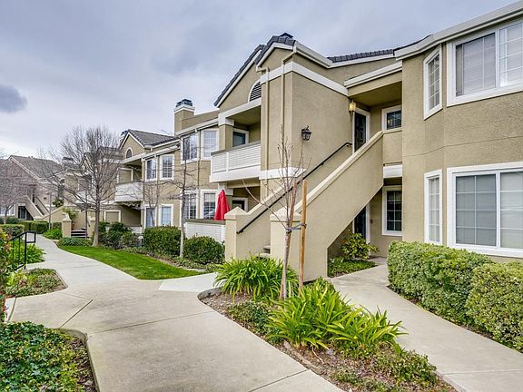3rd image of 5989 Lake Hennessy Ct