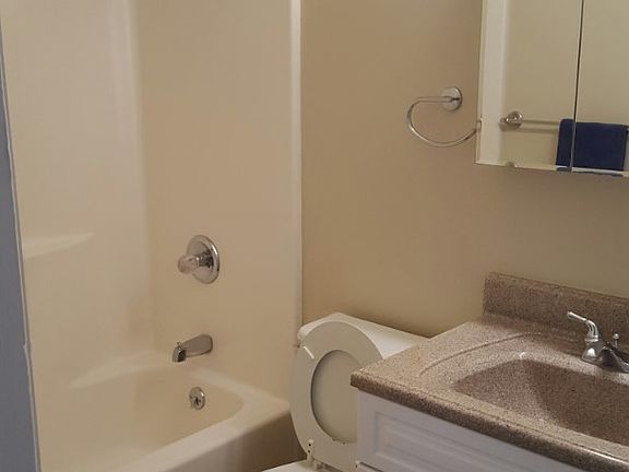 4th image of 34 Lincoln Pl