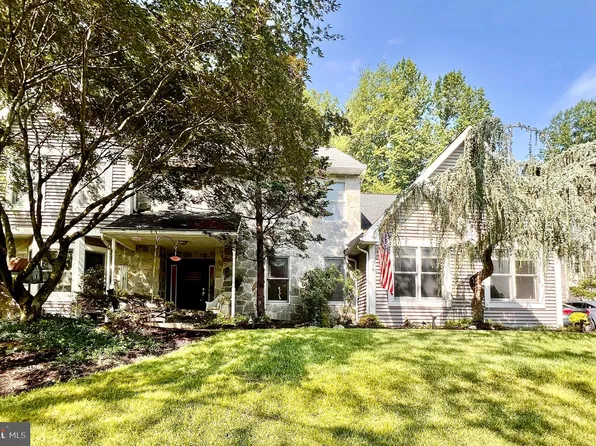 3 Royal Ct, Reading, PA 19607