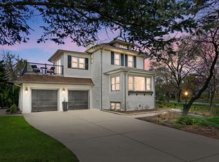 246 Northwood Rd, Riverside, IL 60546