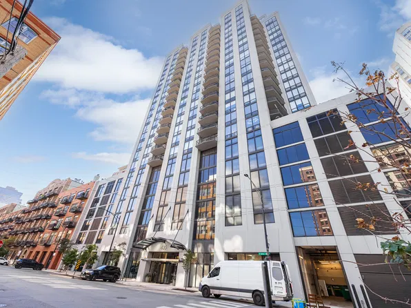 435 W Erie St APT 701, Chicago, IL 60654