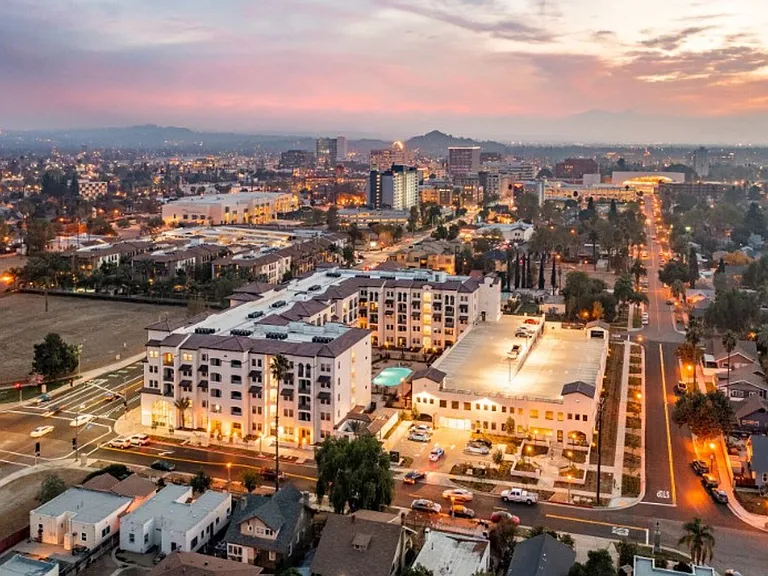 Centerpointe at Market Apartments - 3145 Market Street Riverside CA 92501 — Photo 92