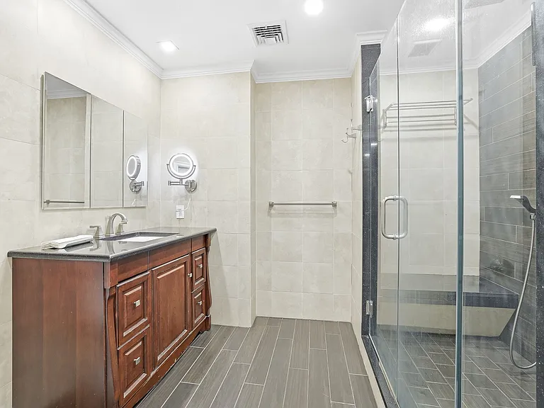 285 S Broadway #D — Photo 8