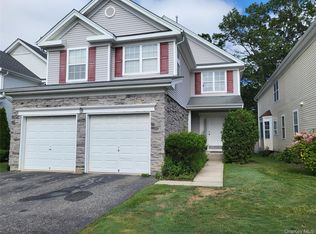 48 Kate Cir, Middle Island, NY 11953