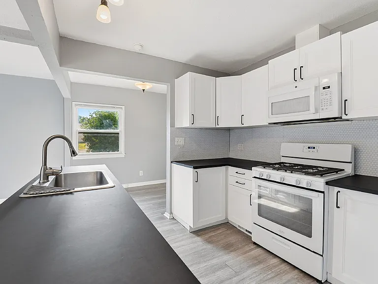 1200 Spruce St — Photo 9