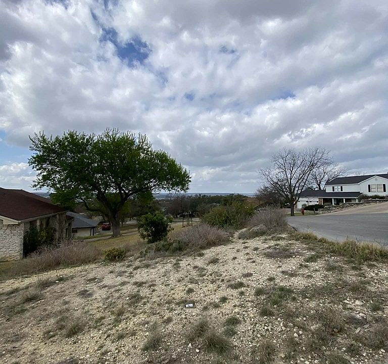 2nd image of 431 Crest Ridge Dr