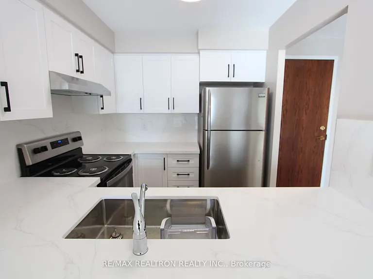 18 Pemberton Ave #Penthouse 01 — Photo 7
