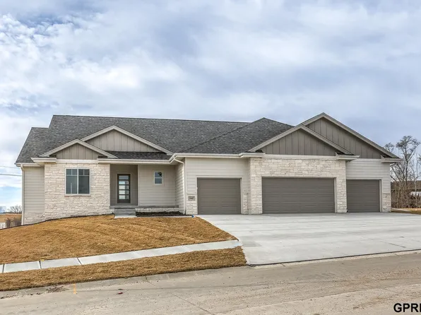 18487 Robin Cir, Omaha, NE 68136