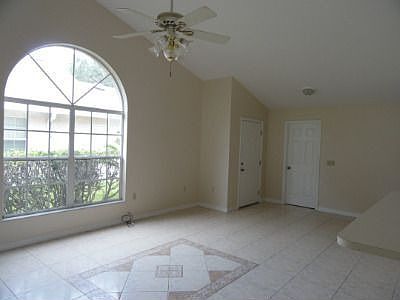 4th image of 196 Lori Ct