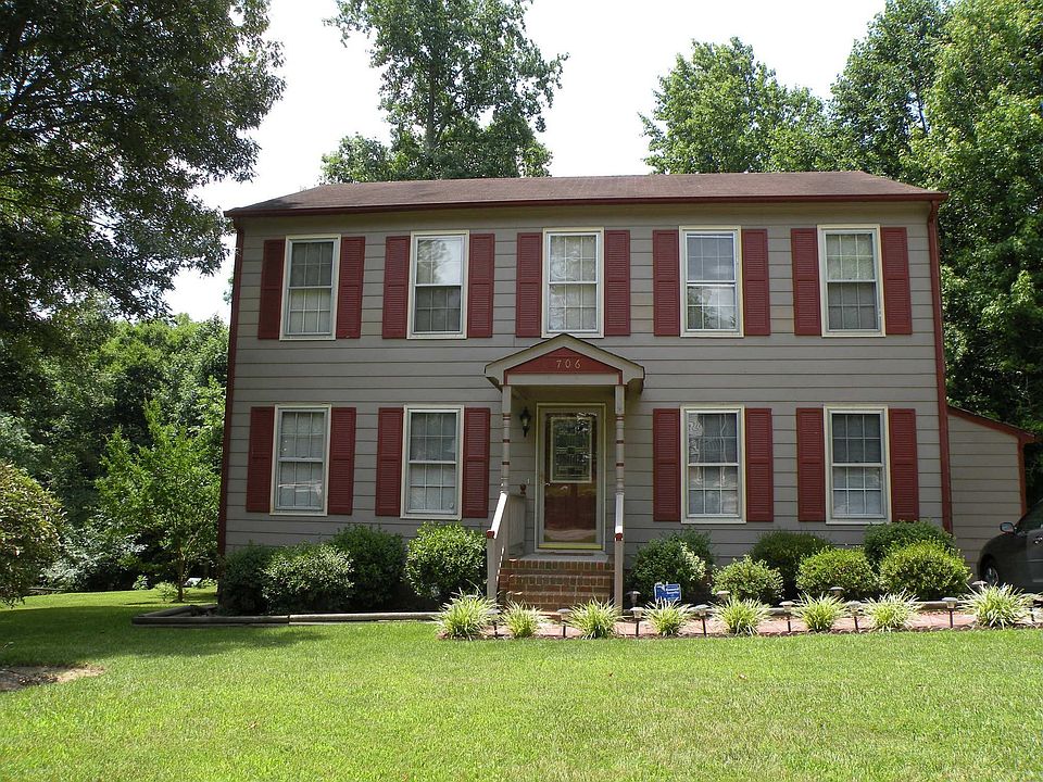 Absolutely, Beautiful, Home Inside & Outside, with all Amenities!