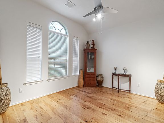 5th image of 6 Crabtree Ct