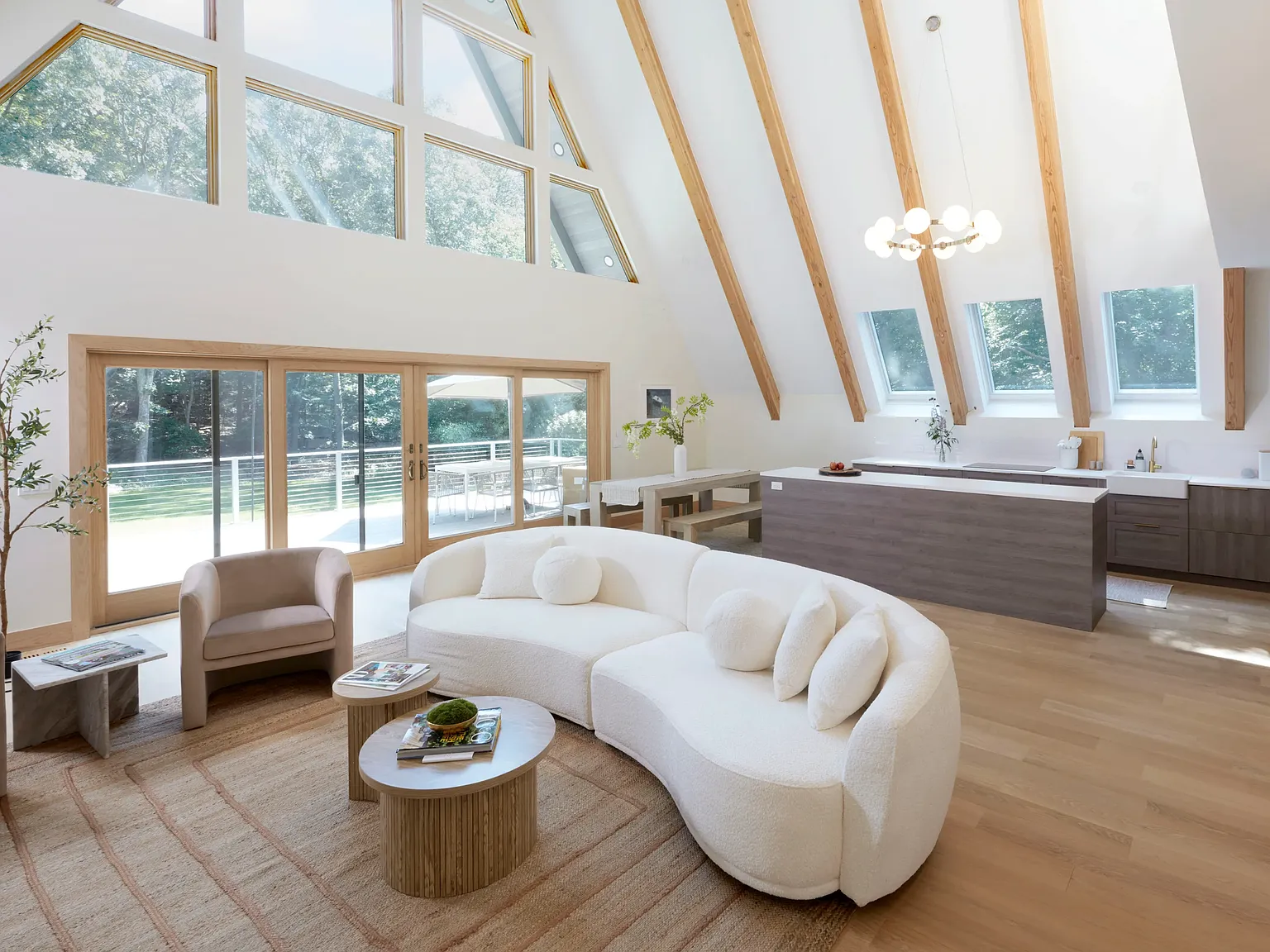 Bright & Modern New Construction Rental in The Hamptons — Photo 3