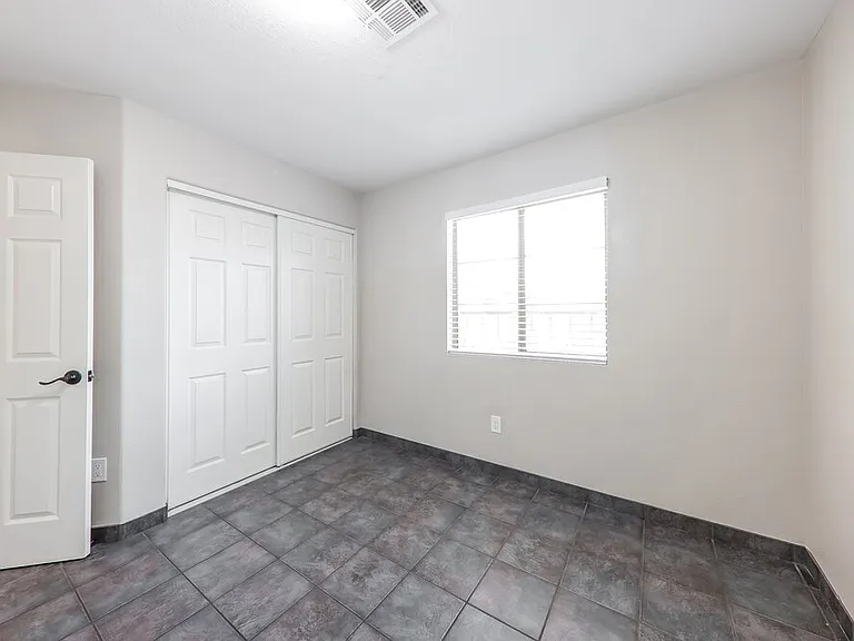 21808 N 40th Pl — Photo 13