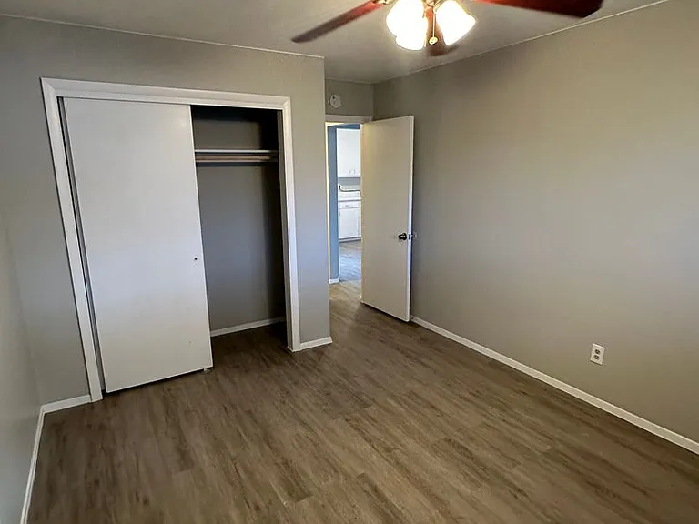 1415 S Corona Ave. — Photo 15
