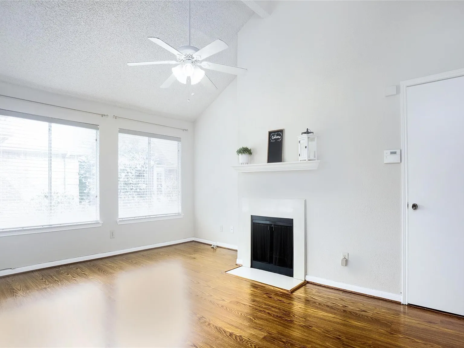 2 bed, 2.0 bath, 1157 sqft, $1,299 — Photo 3