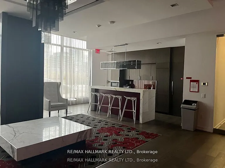 560 Front St W #428 — Photo 32