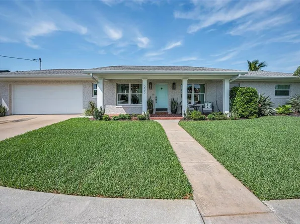 223 Howard Dr, Belleair Beach, FL 33786