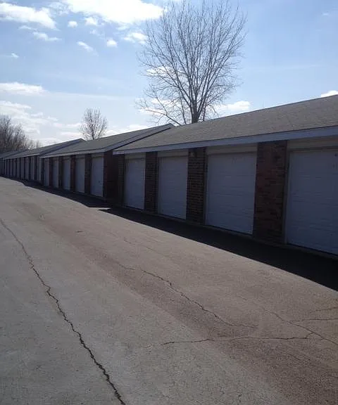 330 Leah Ln #1B — Photo 2