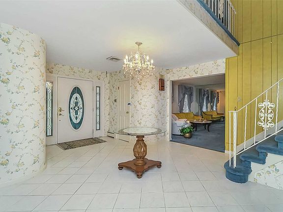 4th image of 4 Bridle Path Dr