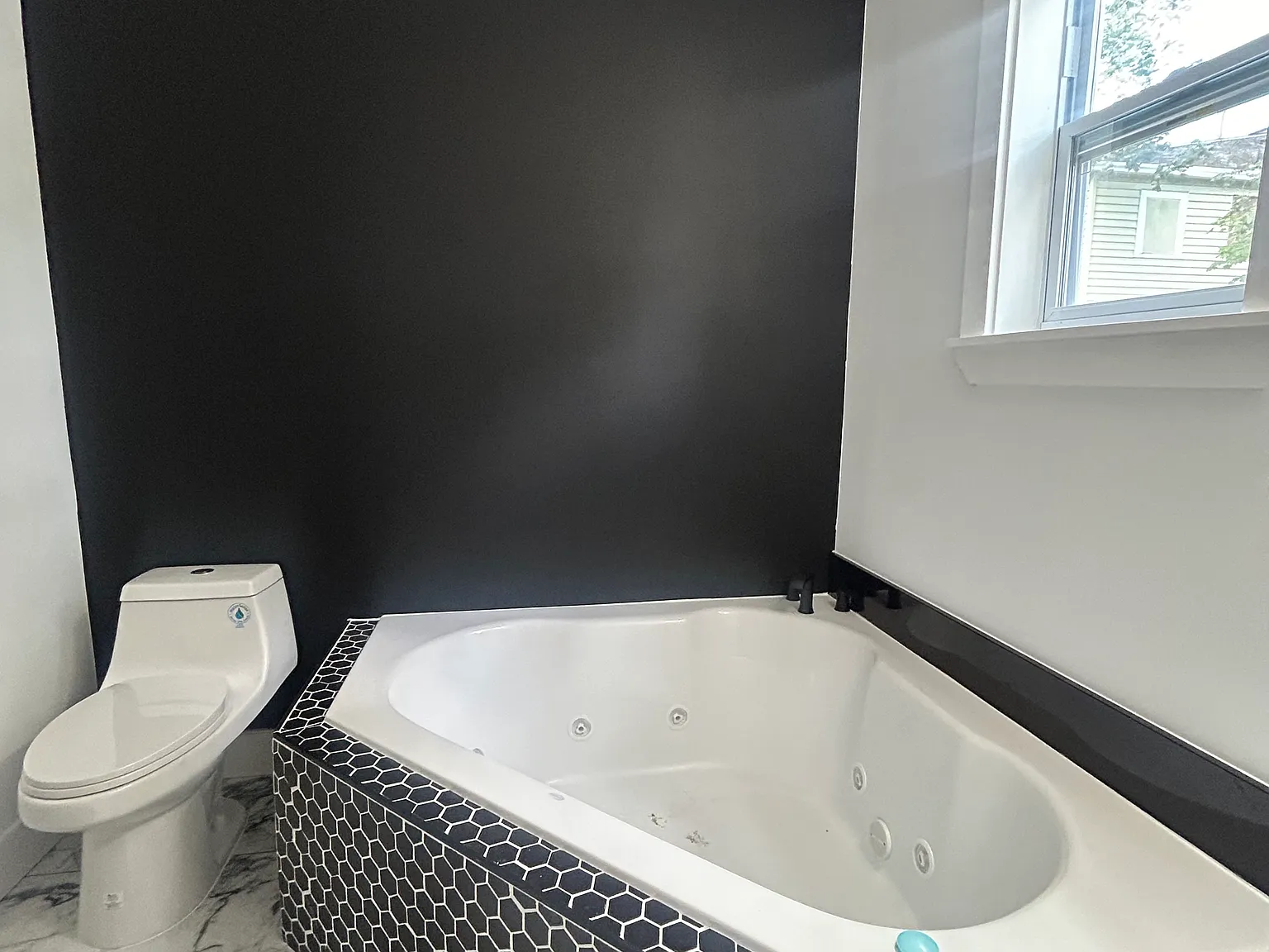 5 bed, 2500 sqft, $4,000 — Photo 3