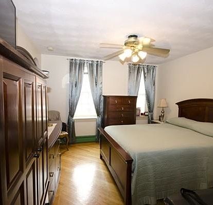 4th image of 69 Frankfort St