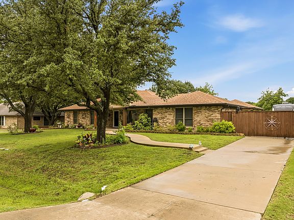 2nd image of 703 Horizon Dr