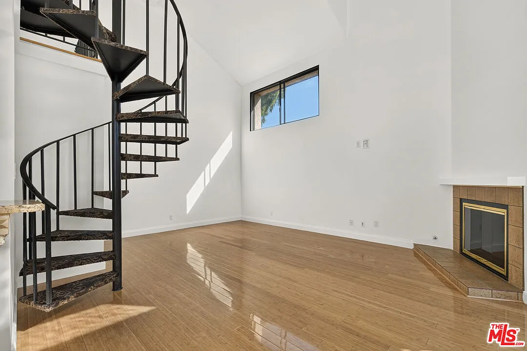 1 bed, 1.0 bath, 846 sqft, $3,300 — Photo 4