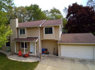 724 Gertrude Rd, Waterford, MI 48328