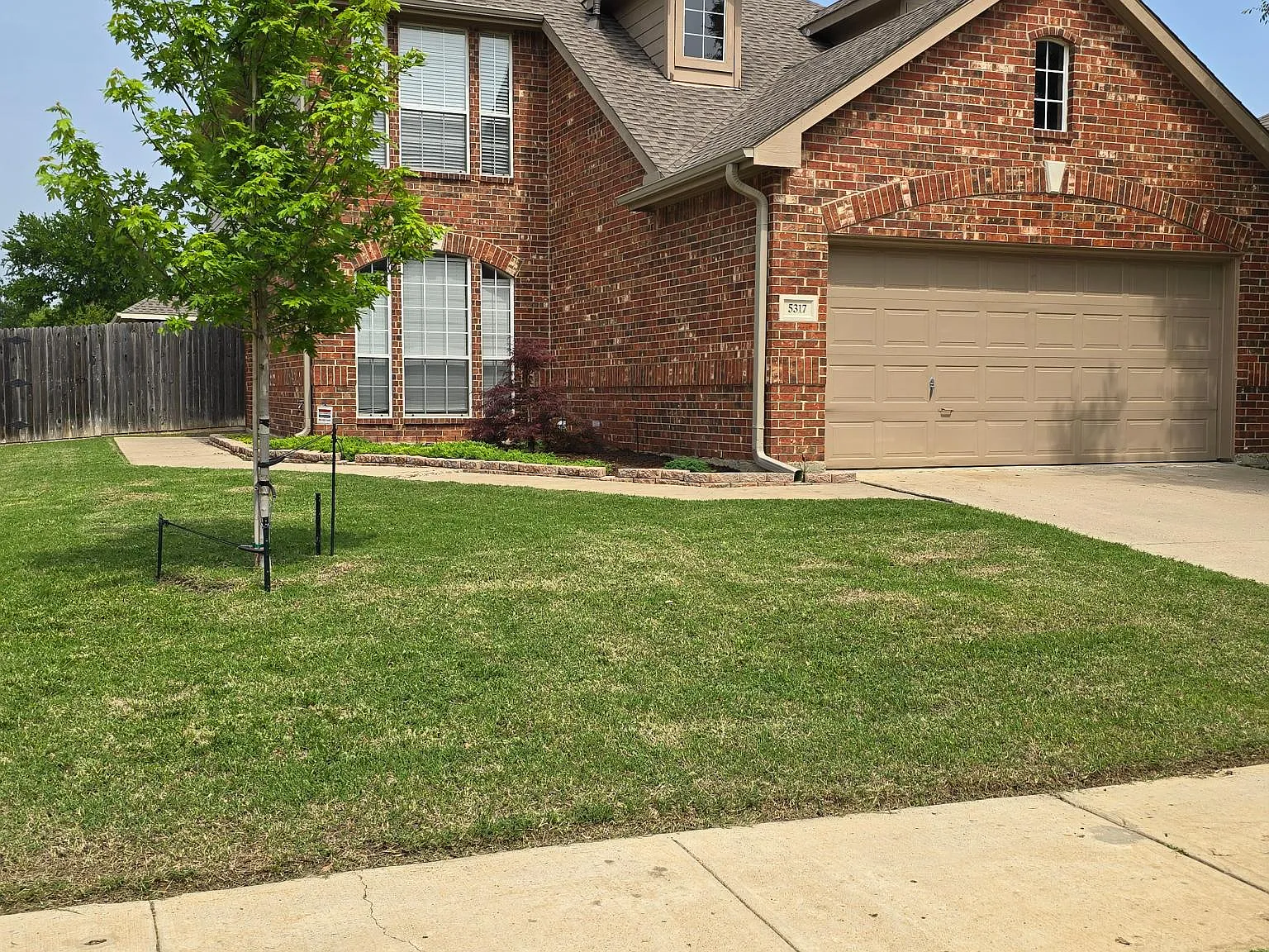 4 bed, 2552 sqft, $2,700 — Photo 2