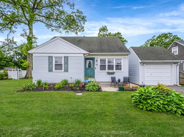 72 Belford Avenue, Bay Shore, NY 11706