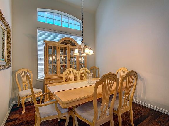 3rd image of 1170 Lake Glen Cir