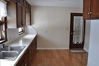 3rd image of 2614 Woodland Dr