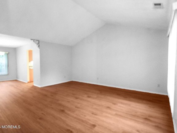 3rd image of 8 Morning Glory Lane