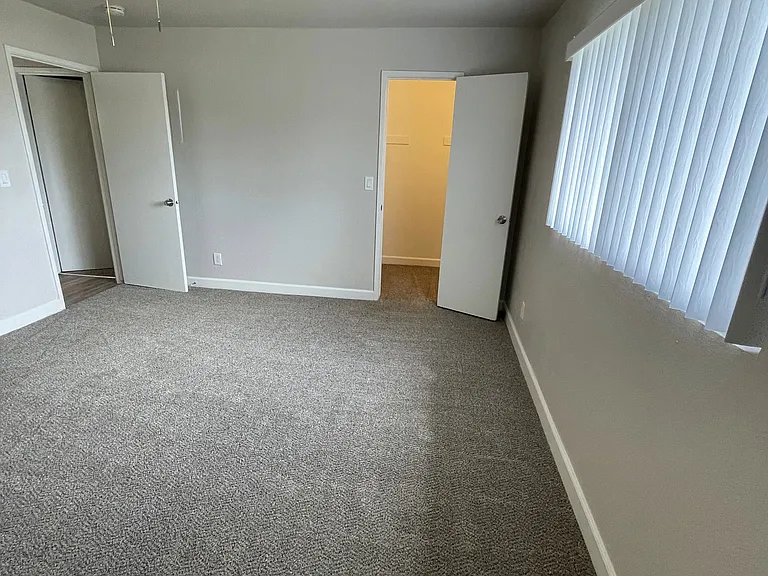 Evergreen apartments — Photo 11